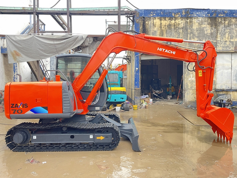Hitachi ZX70 Used 7 Ton Almost New Excellent Condition Mini Hydraulic Crawler Excavator for Sale 