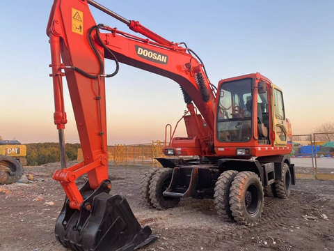 Doosan DH150W-7 Used Medium Wheel Excavator 15 Tons Original South Korea For Sale