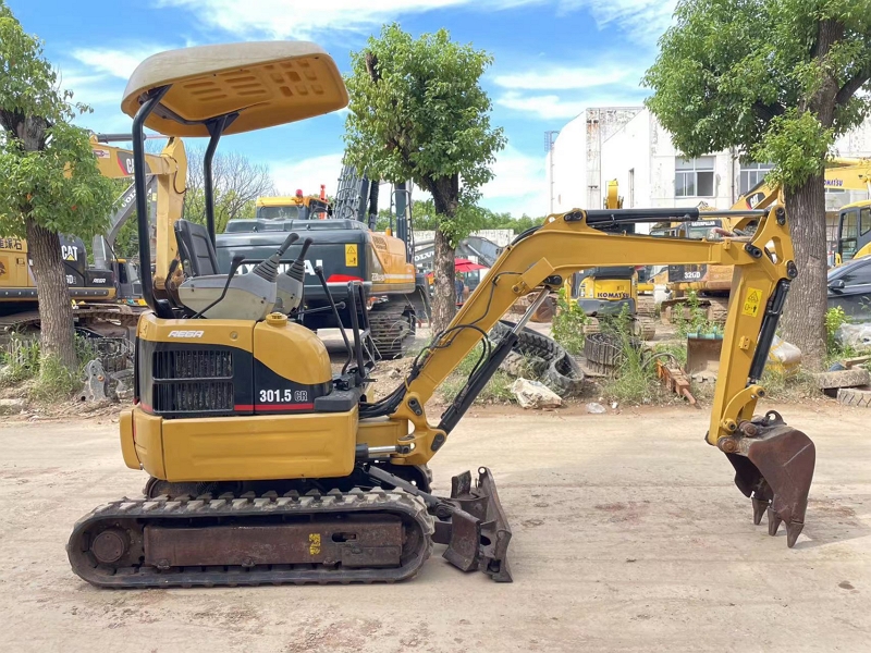 CAT301.5 used excavator11