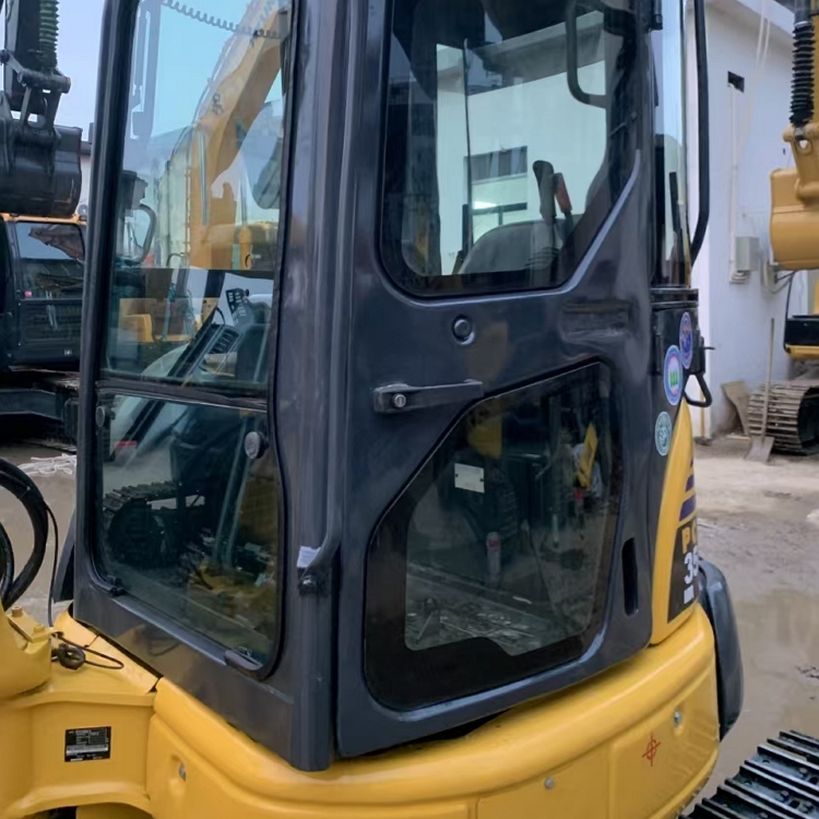 Komatsu PC35MR-3 Used Mini Excavator with Cab Japan Original