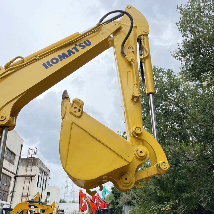 Komatsu PC40MR-3 Used 4 Tons Mini Excavator for Compact And Tight Spaces