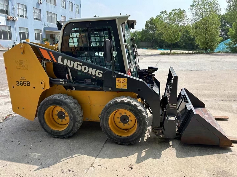 Liugong 365B used skid steer loader5