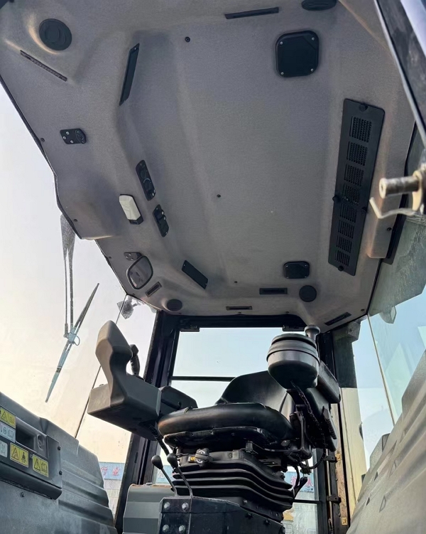 CAT CB64B(7)