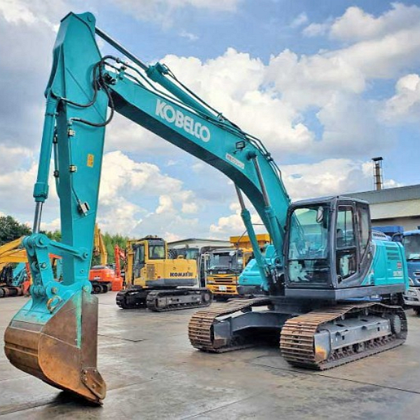 Kobelco SK200-8 Second Hand 20 Tons Medium Excavator Equipped with Hino J05E Engine