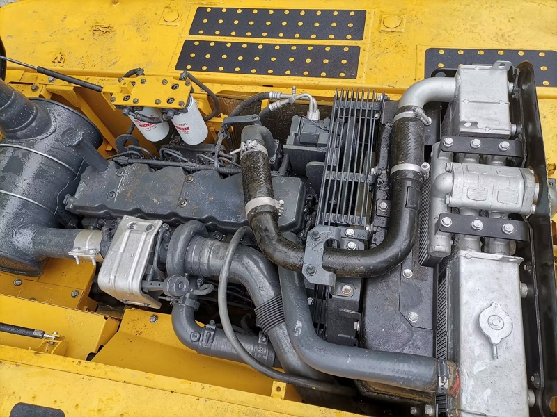 Komatsu PC220-8 second hand excavator9