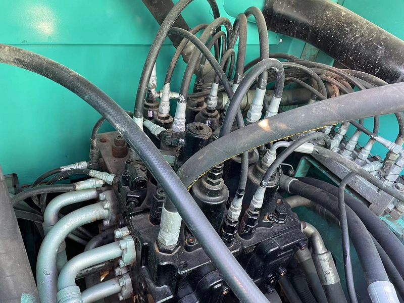 Kobelco SK200 used Fully hydraulic excavator10