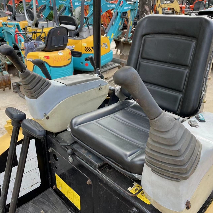 Cat Second Hand 301.5 Mini Excavators 100 Inches Dig Depth With Tilt Up Cab