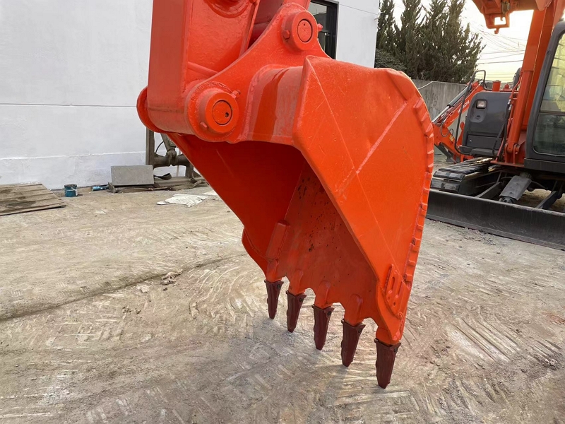 Hitachi ZX200 (10)