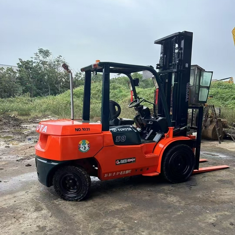 Toyota 5 Tons Used Forklift Truck for Sale Saves Energy Japanese Original Wholesale