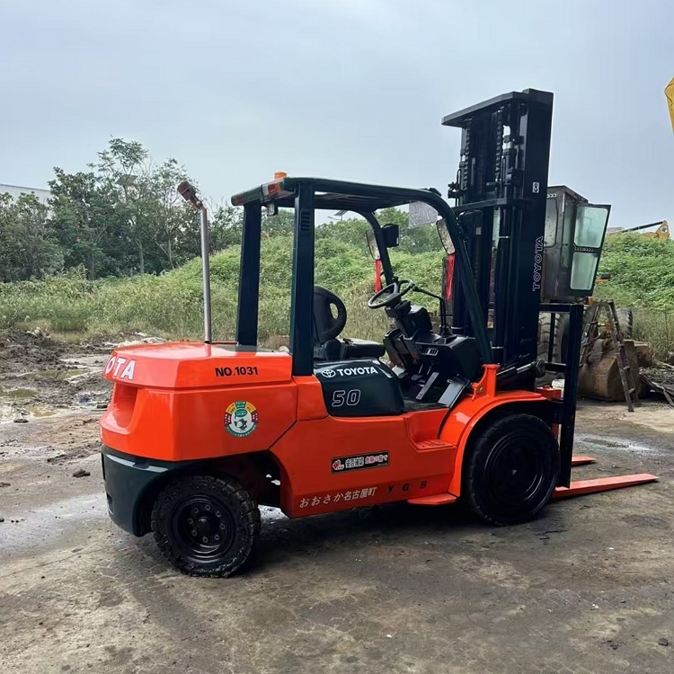 Toyota 5 Tons Used Forklift Truck for Sale Saves Energy Japanese Original Wholesale