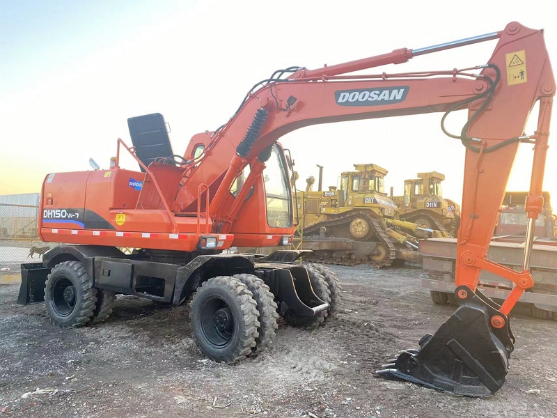Doosan DH150W-7 Used Medium Wheel Excavator 15 Tons Original South Korea For Sale
