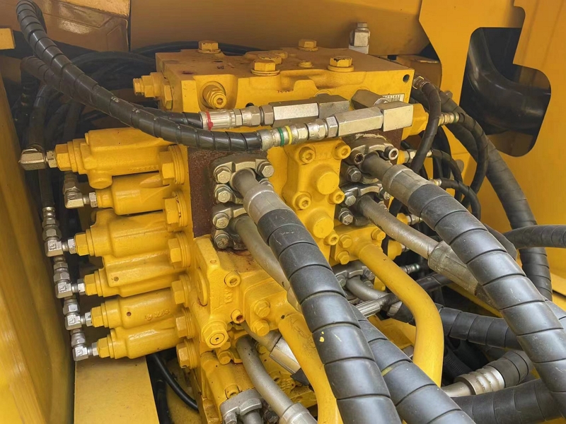 Komatsu PC240LC used excavator 9