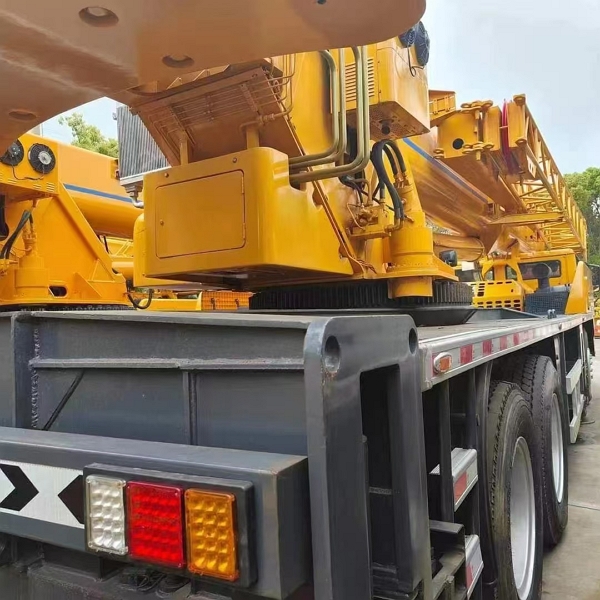 XCMG QY55KC Used 55 Tons Powerful And Good Condition Hydraulic Crane Saves Energy