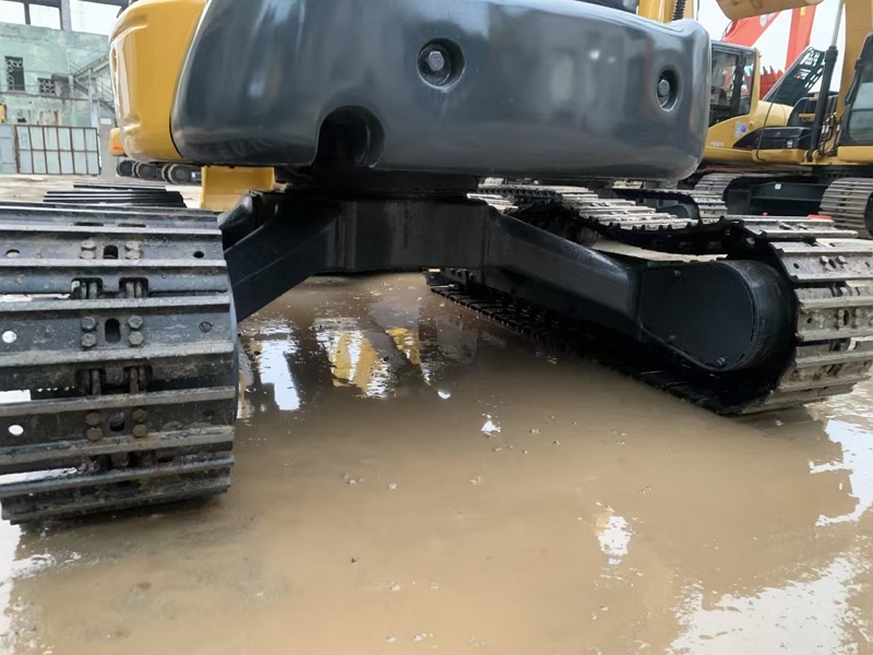 second hand Komatsu 35 with cab9