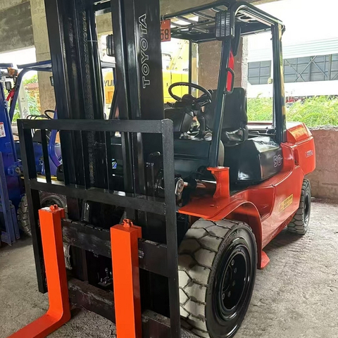 Toyota 5 Tons Used Forklift Truck for Sale Saves Energy Japanese Original Wholesale