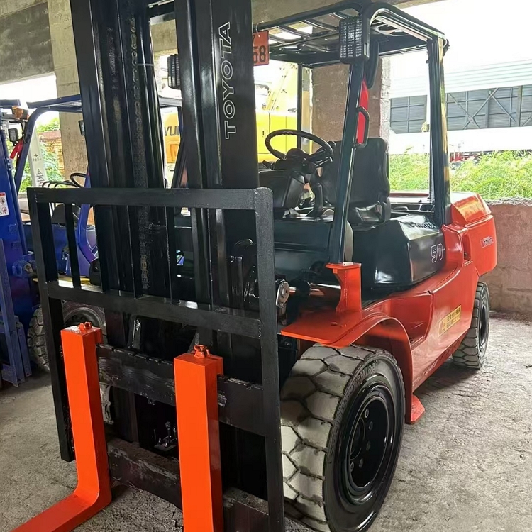 Toyota 5 Tons Used Forklift Truck for Sale Saves Energy Japanese Original Wholesale