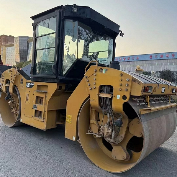 CatCB64B Second Hand Low Working Hours And High Quality Original Hydraulic Road Roller Made in Japan
