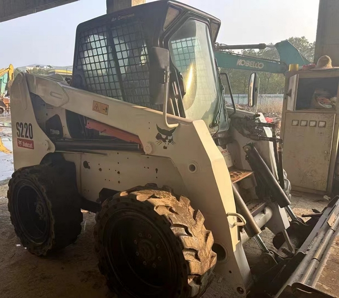 Bobcat S220(8)