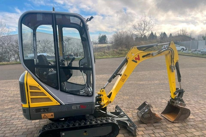 Second-hand brand excavator equipment for sale6