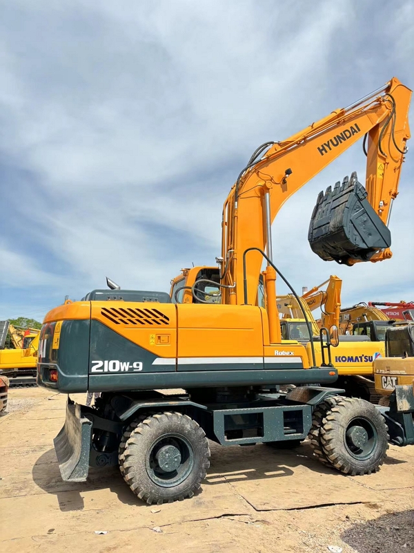 Hyundai 210W-9S Used 21 Ton Japan Original Wheel Excavator Cummins Engine For Sale