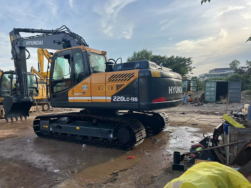 Hyundai 220LC-9S Used 22 Ton Crawler Excavator Cummins Engine For Sale