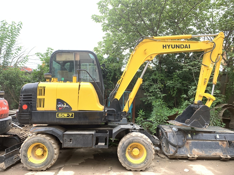 Hyundai 60W-7 wheel excavator7