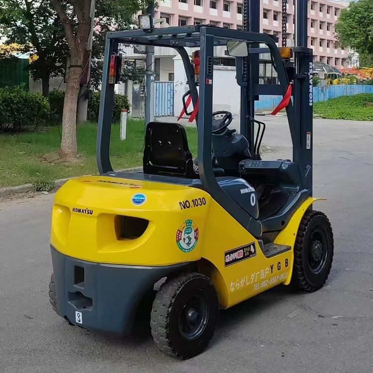 Komatsu SD30-17 Used Forklift Performance And Compact Forklift Saves Energy Wholesale