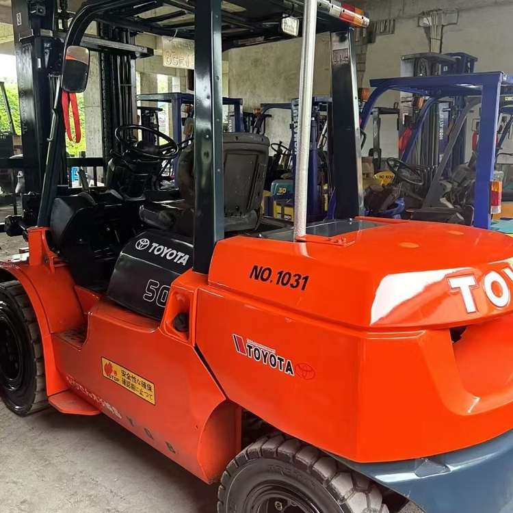 Toyota 5 Tons Used Forklift Truck for Sale Saves Energy Japanese Original Wholesale