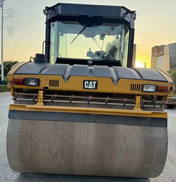 CatCB64B Second Hand Low Working Hours And High Quality Original Hydraulic Road Roller Made in Japan