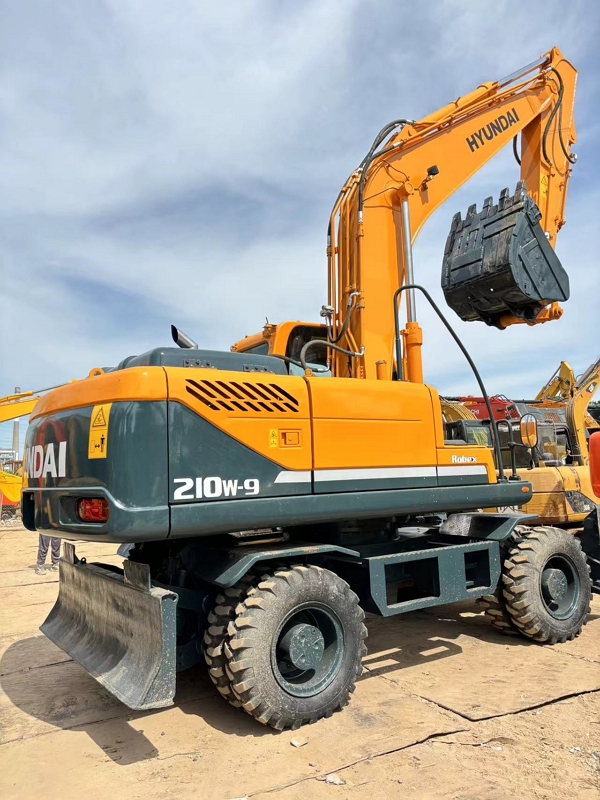 Hyundai 210W-9S Used 21 Ton Japan Original Wheel Excavator Cummins Engine For Sale