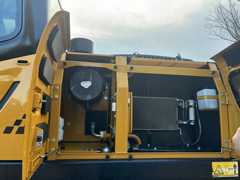 Sany SY215C (3)