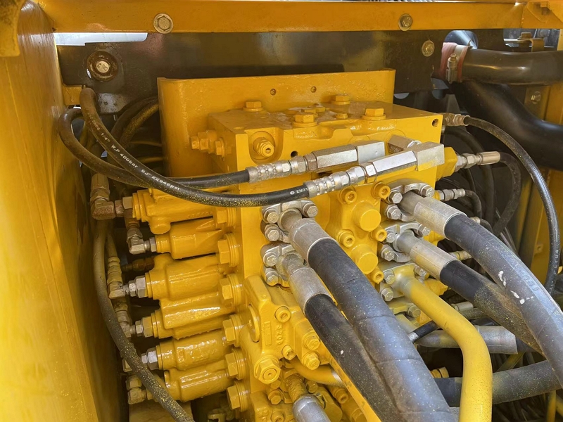 Komatsu PC200-7 used crawler excavator9