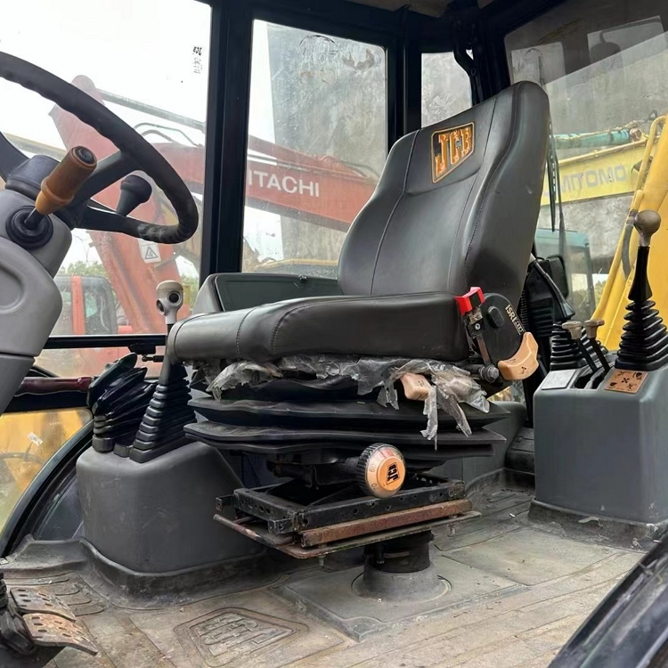 JCB Second Hand 3CX Backhoe Loader Versatility With High Ground Clearance
