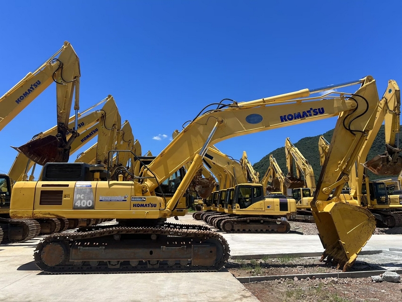 Komatsu PC400-8R tracked excavator5