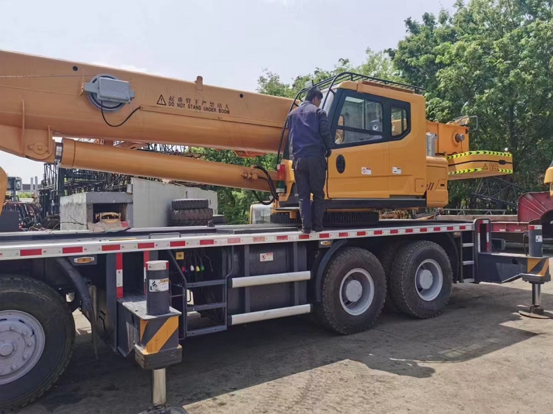 XCMG QY50K Second Hand 50 Tons Powerful And Almost New Hydraulic Crane Saves Energy