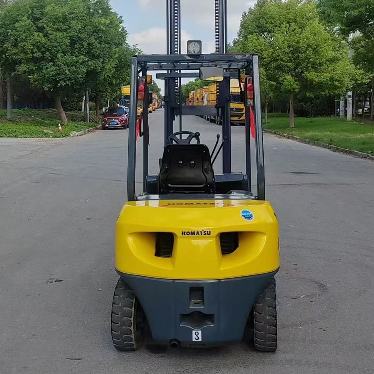 Komatsu SD30-17 Used Forklift Performance And Compact Forklift Saves Energy Wholesale