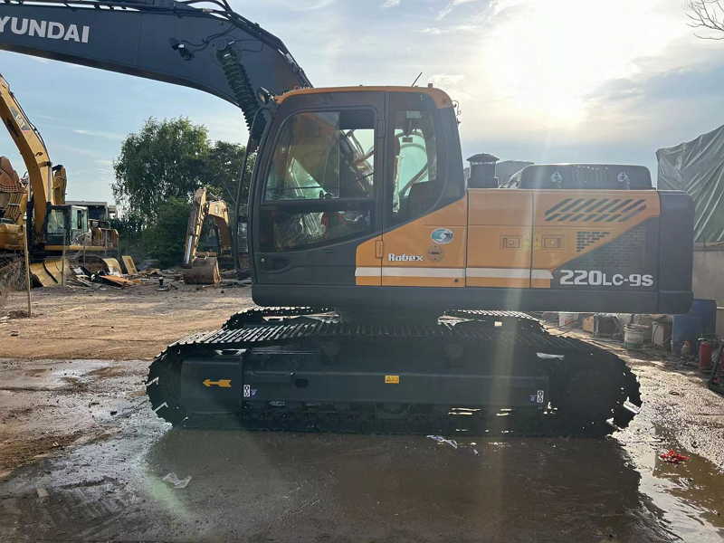 Hyundai 220LC-9S Used 22 Ton Crawler Excavator Cummins Engine For Sale