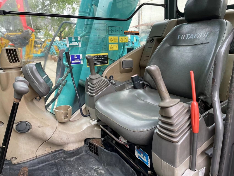 Hitachi 70-3 (7)
