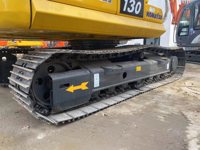 Komatsu PC130-7 used 13 tons excavator9