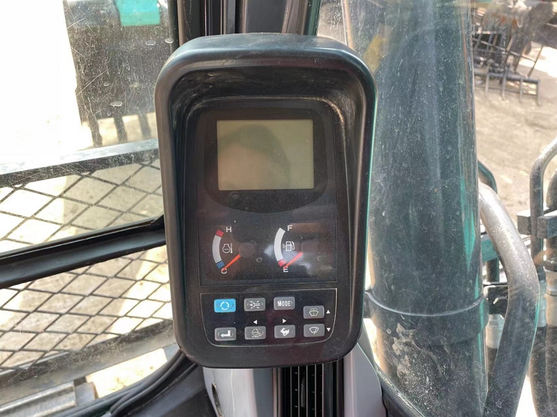 Kobelco SK200-8 Japanese second-hand excavator8