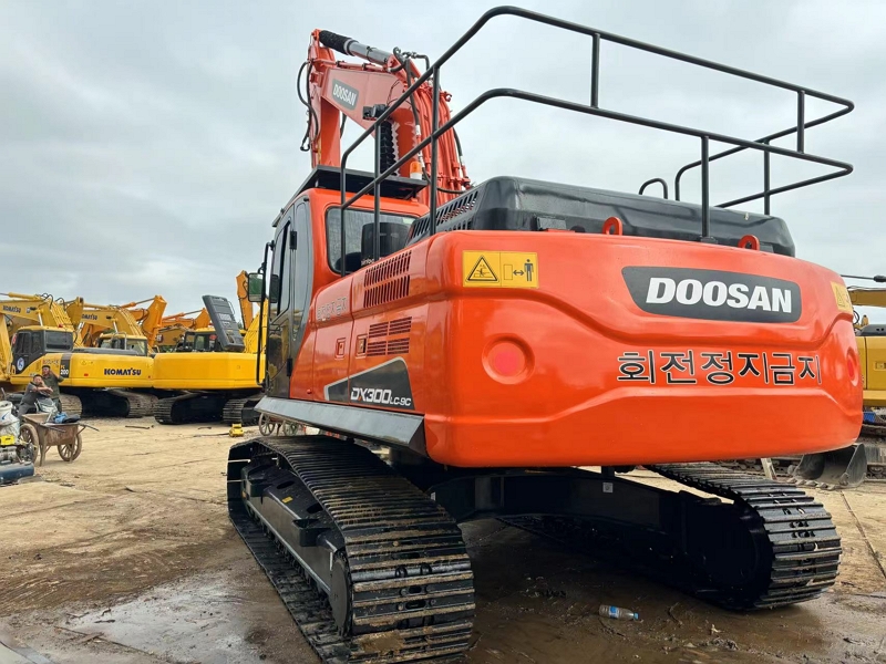 Doosan DX300LC-9C Used Excellent Condition 30 Tons Original Paint Used Excavator For Sale