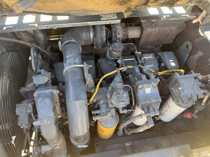 Komatsu PC400-8R tracked excavator8