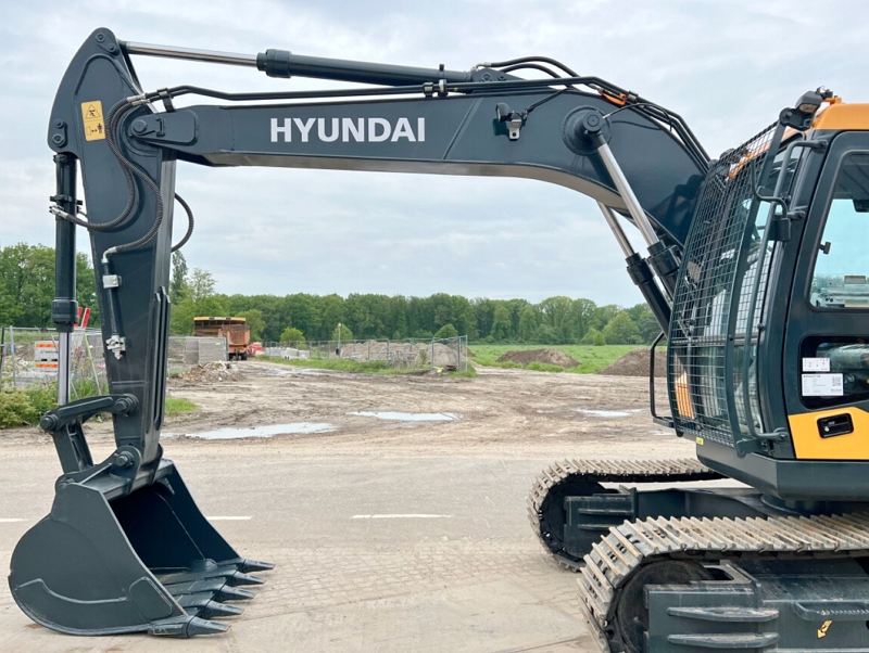Hyundai HX140 Used 14 Ton Medium Excavator Korea Original Excellent Condition Digger Wholesale