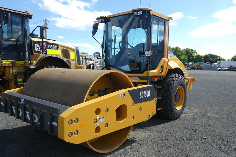 Is It More Cost-Effective To Buy a New Or Second-Hand Small Road Roller?