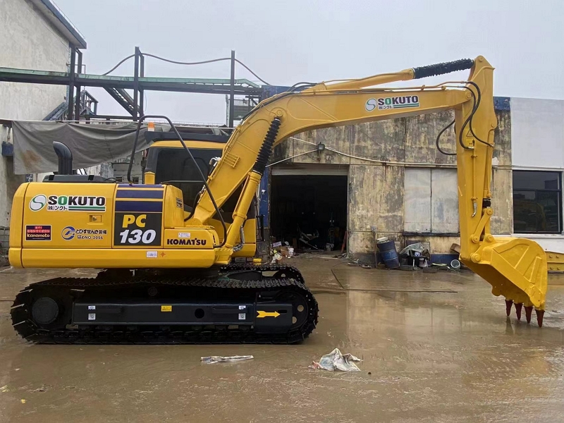 Komatsu PC130-7 used 13 tons excavator7