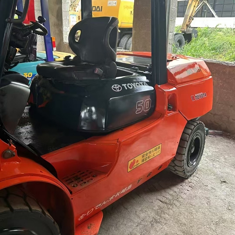 Toyota 5 Tons Used Forklift Truck for Sale Saves Energy Japanese Original Wholesale