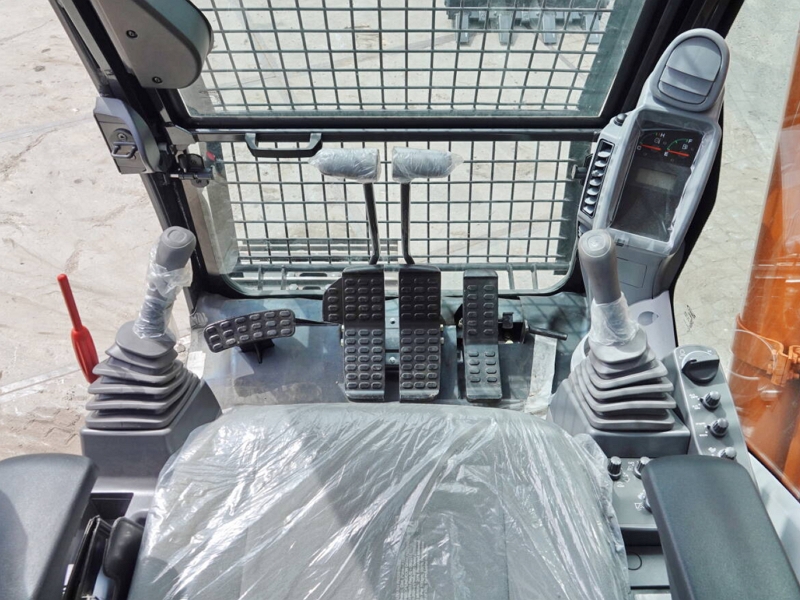 Hitachi 220 (6)
