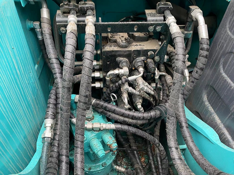 Kobelco SK140LC Second-hand tracked excavator9