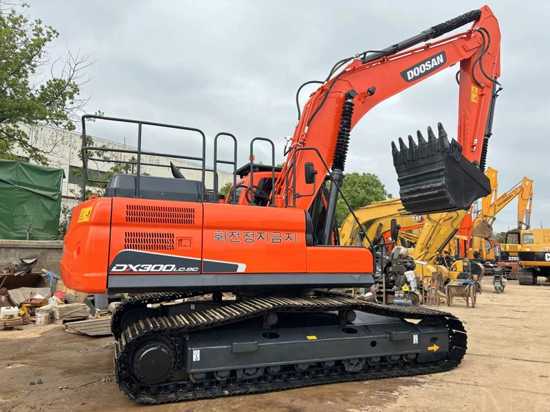 Doosan DX300LC-9C Used Excellent Condition 30 Tons Original Paint Used Excavator For Sale