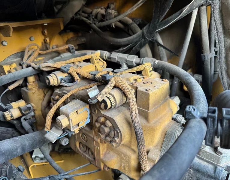 CAT CB64B(1)